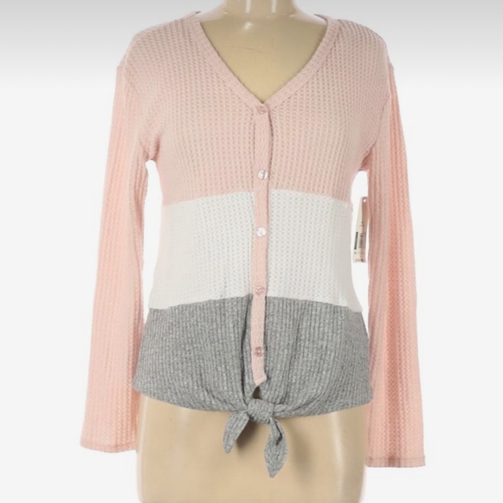No Boundaries tie-front Top